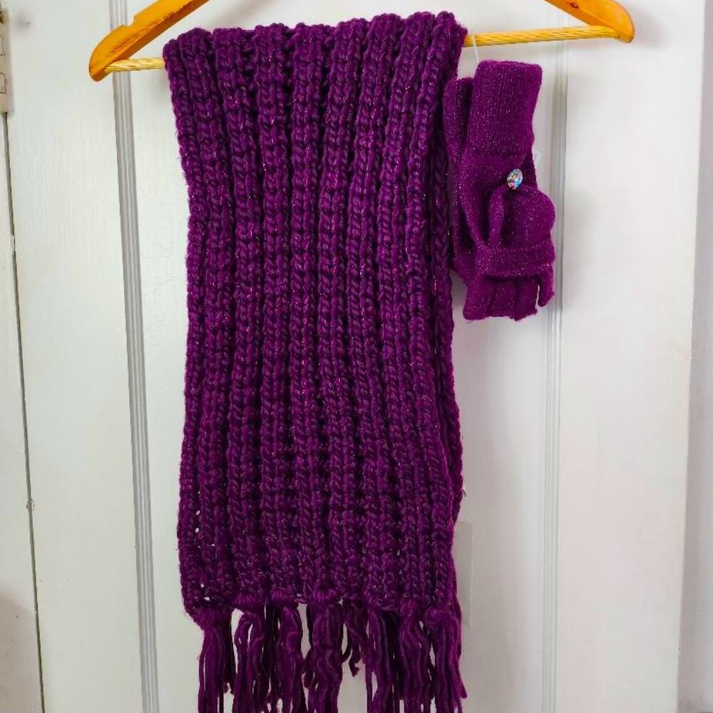 Scarf and gloves